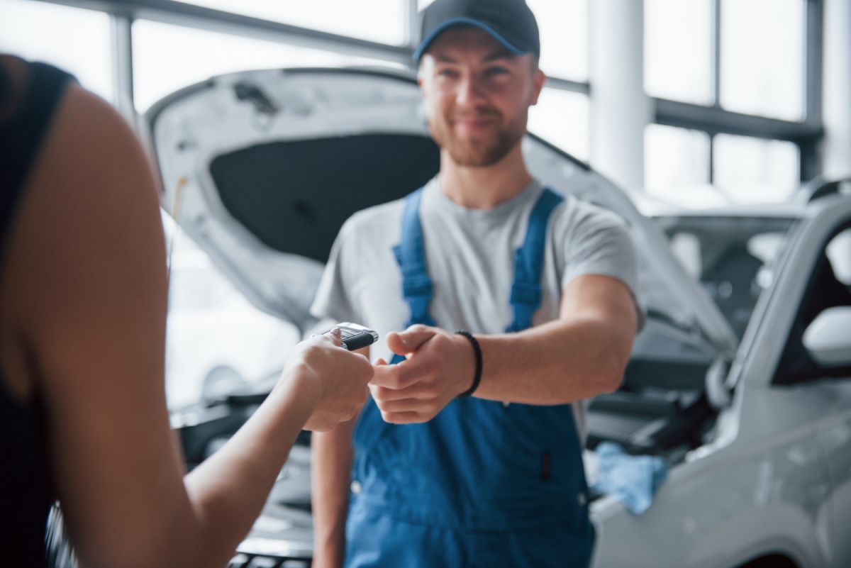<a href="https://www.freepik.com/free-photo/no-worries-everything-will-be-okay-woman-auto-salon-with-employee-blue-uniform-taking-her-repaired-car-back_9691710.htm#fromView=search&page=4&position=37&uuid=a8835919-9a77-4767-9c93-db2c2b389caf&query=Car+Servicing">Image by standret on Freepik</a>